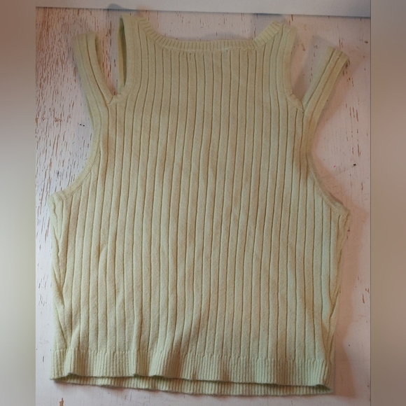 Kendall & Kylie Cutout Sweater Crop Tank Top Size Medium Pale Green Sporty Boho - Picture 3 of 8
